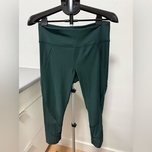 VOGO Athletica Green Mesh Panel Cropped Capris Athletic Yoga Pants Women’s Large
